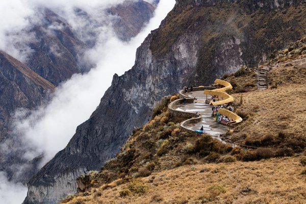 Comment choisir une tente adaptée pour un camping en région de maquis méditerranéen?